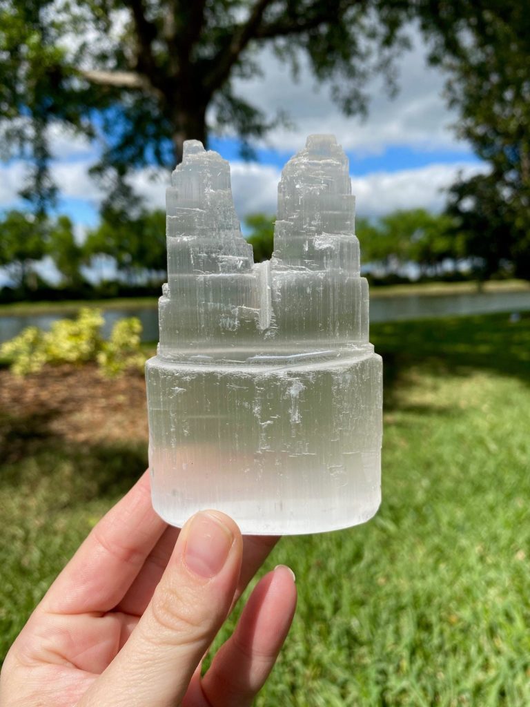 How to Use Selenite: Properties, Benefits, and Meaning 1